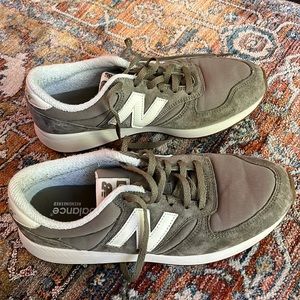 New Balance 420 Sneakers